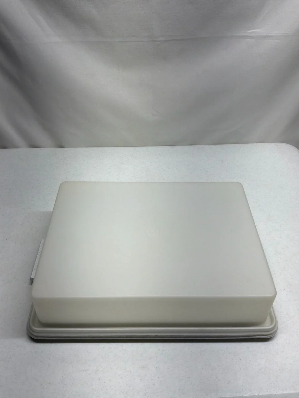 VTG Tupperware Rectangle Cake Keeper Container Gray Base Clear Lid
